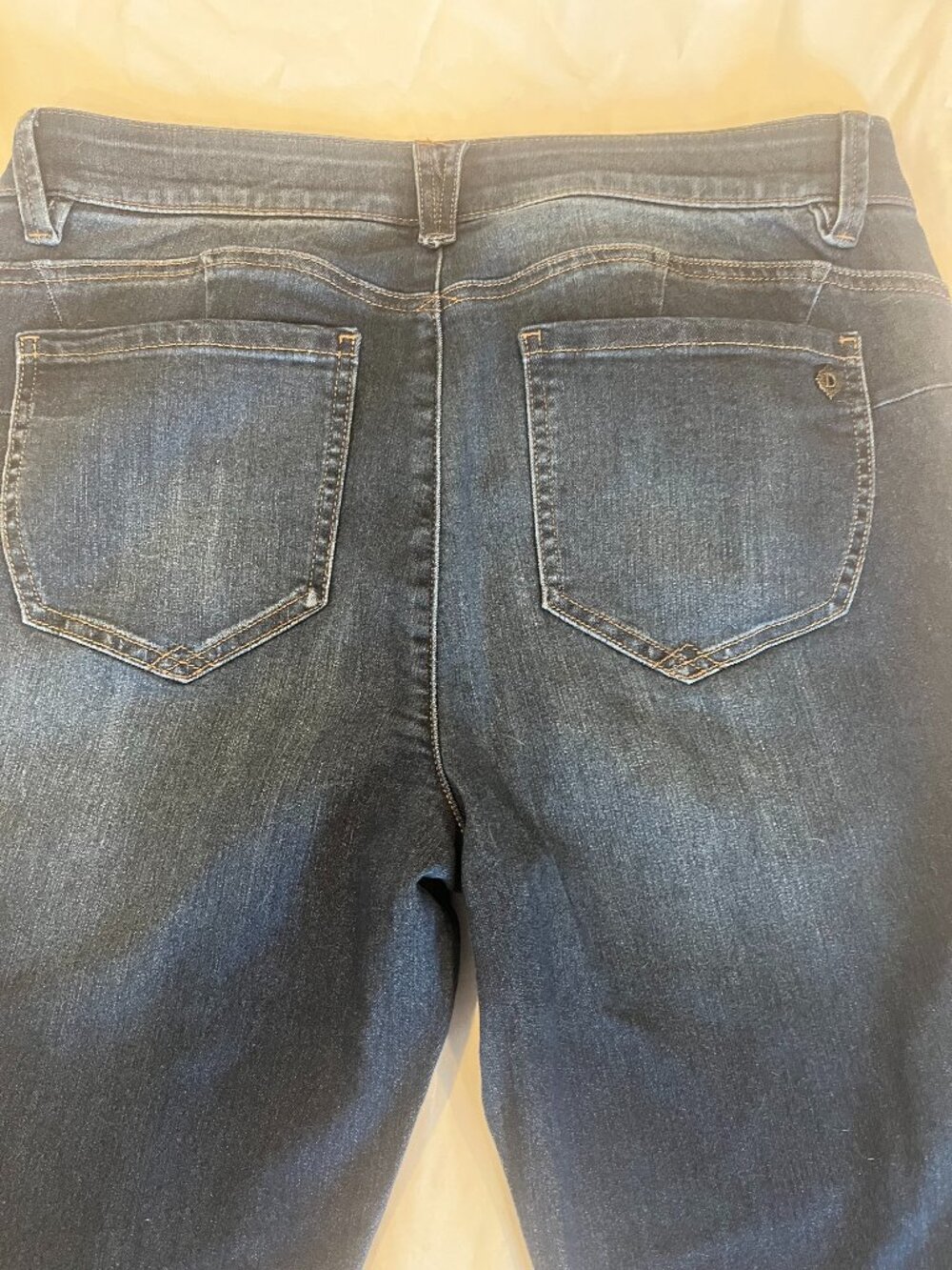 Democracy Women's Petite Ab Solution Straight Leg Jeans - 14P NWT - Picture 8 of 8